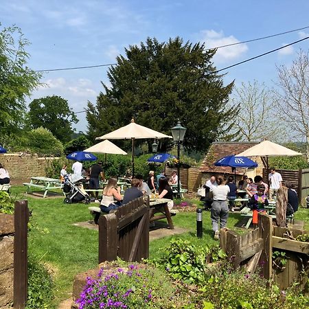 The Falkland Arms Chipping Norton Extérieur photo